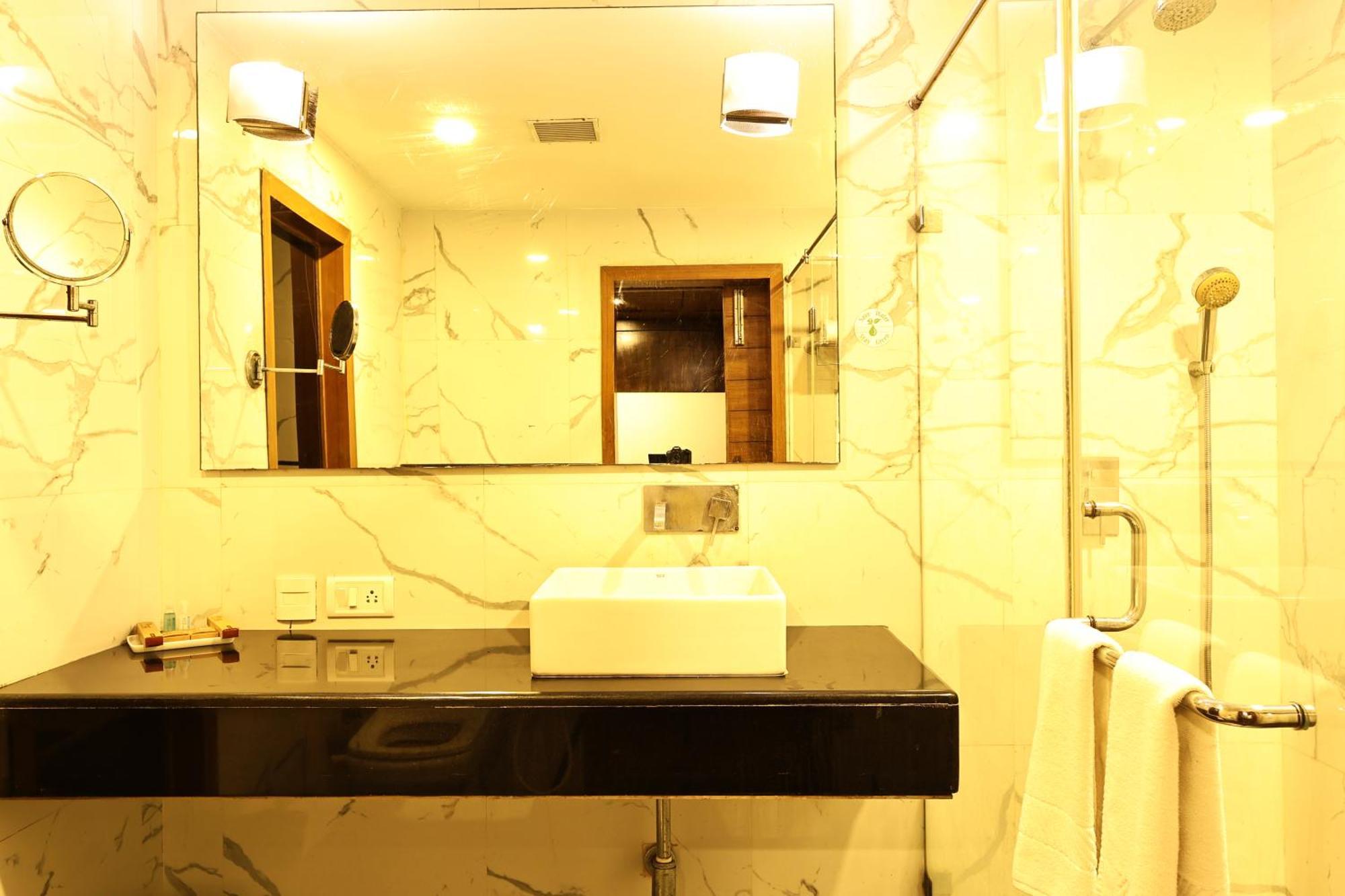 Vgp Golden Beach Resort Chennai Bagian luar foto